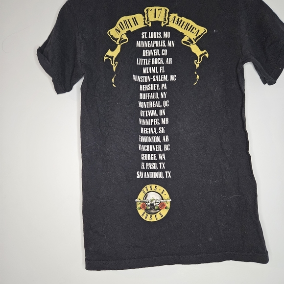 Guns n' Rose's women's concert tee 2017 not in this lifetime tour - Picture 6 of 9